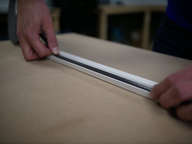 Appliquez le ruban de verre