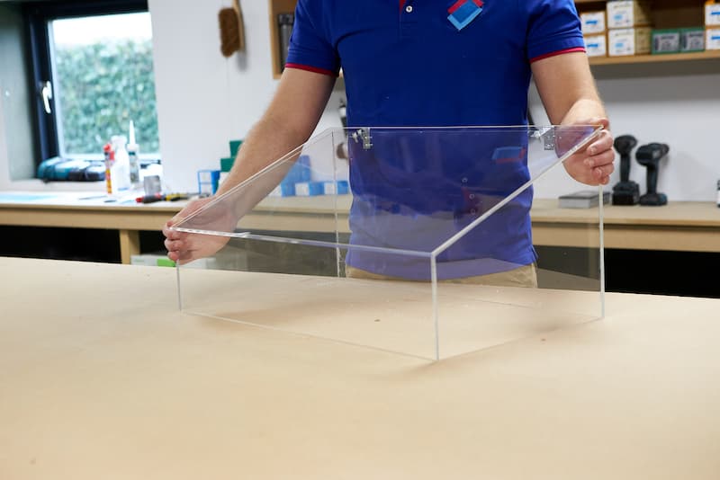 Fabriquer une mini-serre en plexiglass : découvrez notre guide