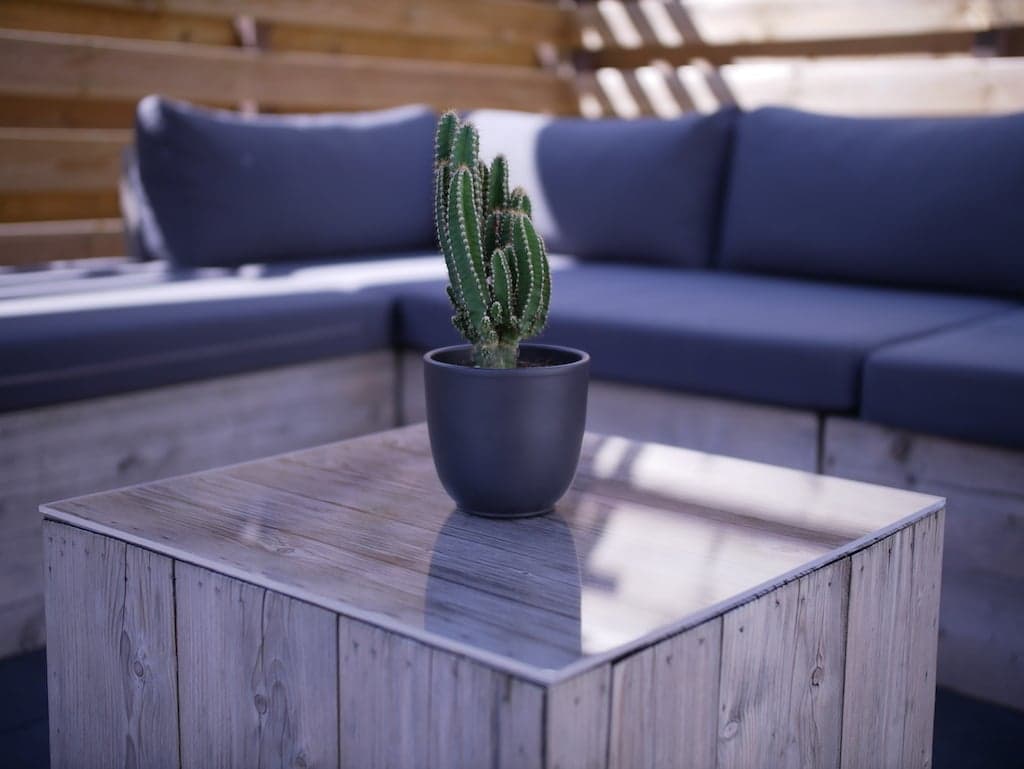 Dessus de table en plaque de plexiglass