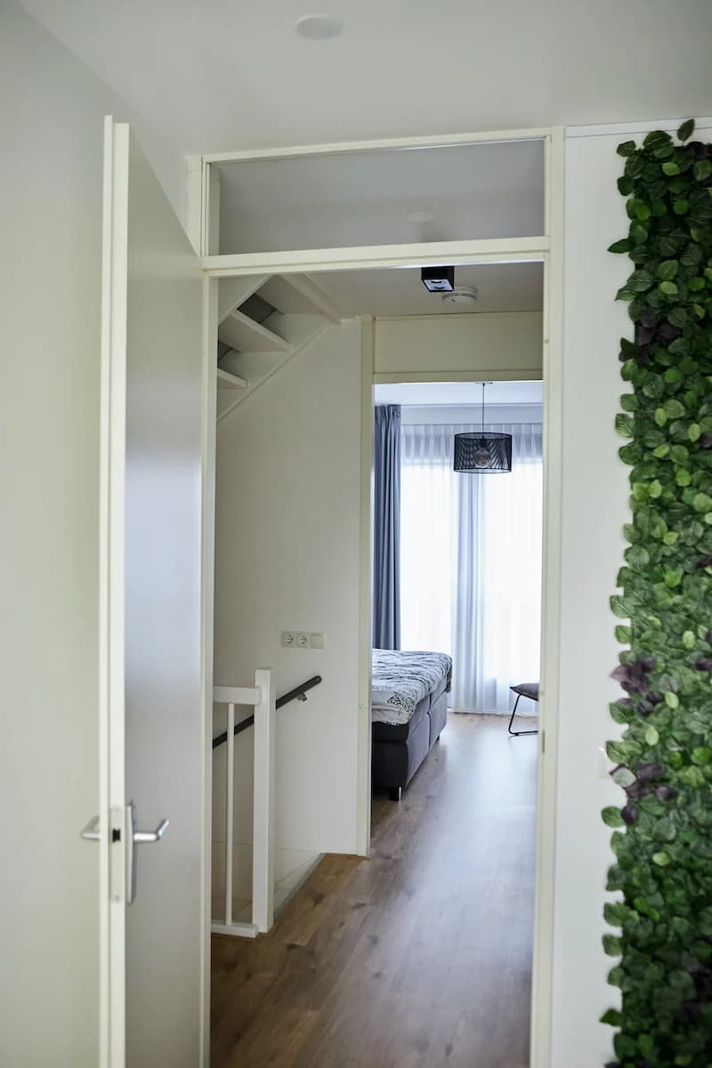 Fermer une imposte de porte soi-même : suivez notre guide