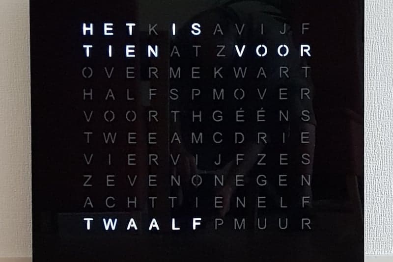 Fabriquer une horloge de mots