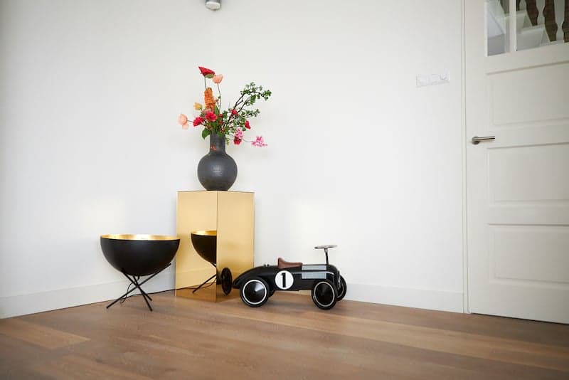 IKEA Kallax hack construire un socle en plexiglass resultat dans le salon