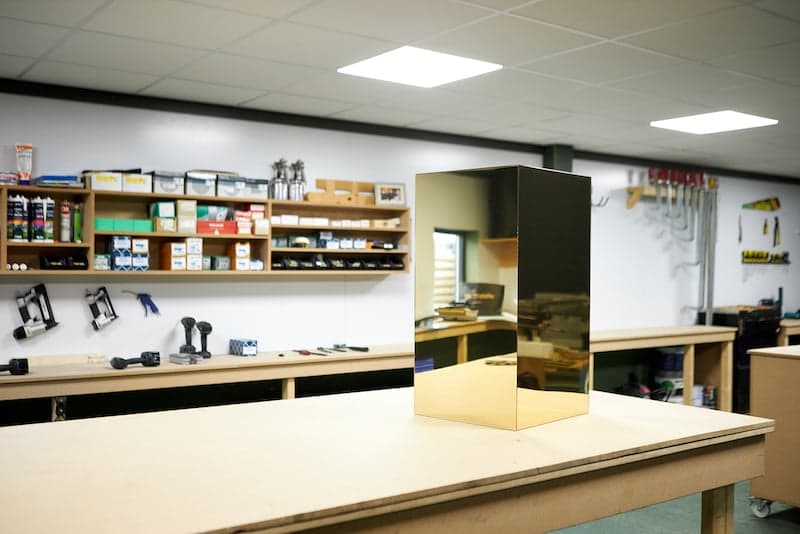 IKEA Kallax hack construire un socle en plexiglass resultat etabli