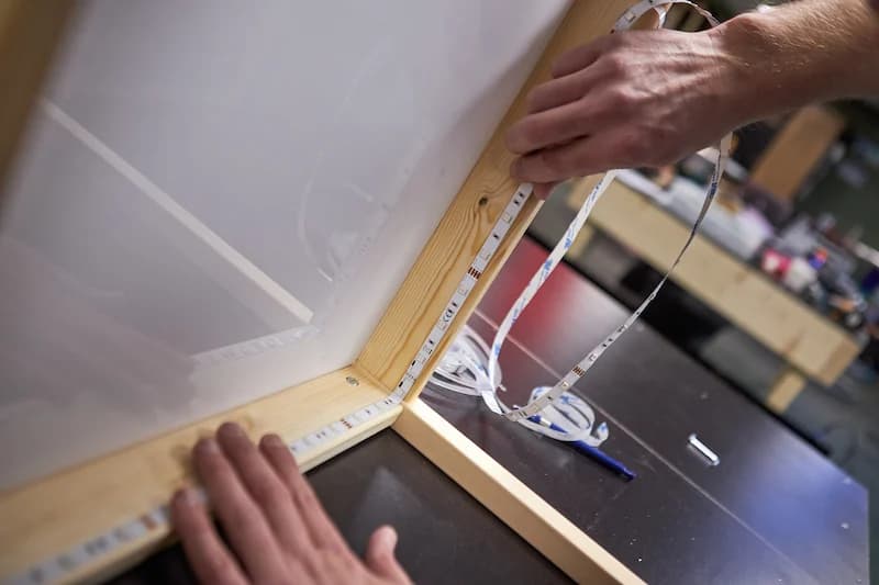 Faire une table lumineuse avec du plexiglass