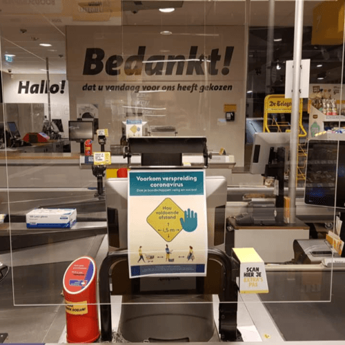 Protection en plastique a la caisse
