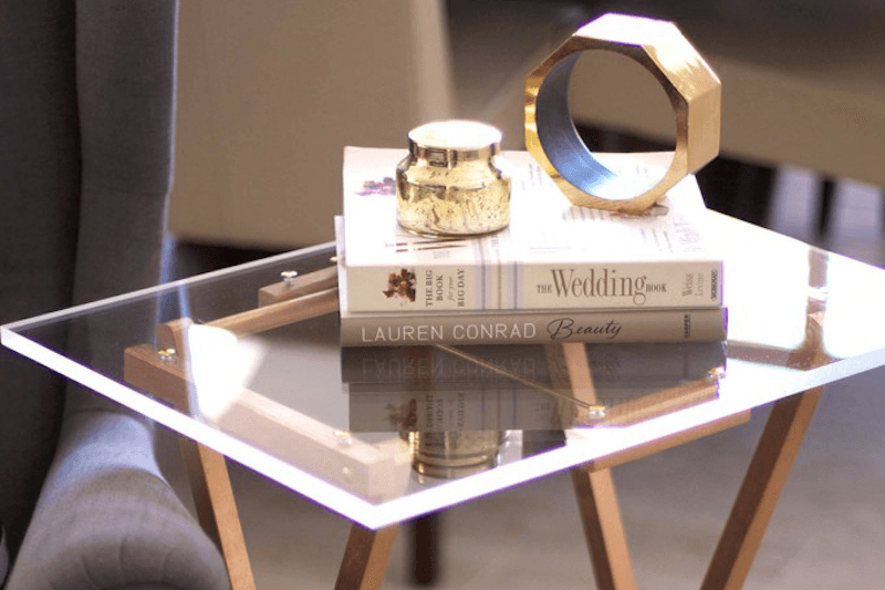 Réaliser votre propre table d'appoint plexiglas transparent