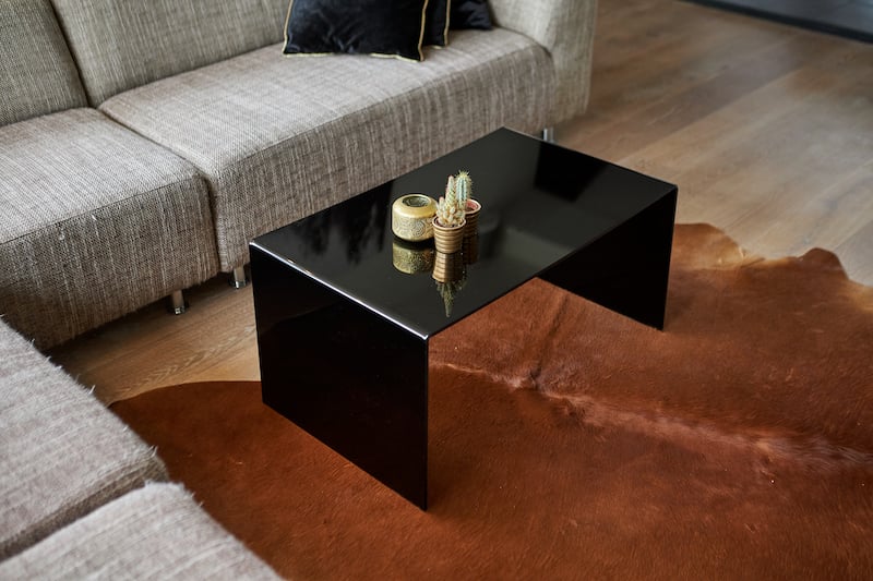 Réaliser votre propre table en plexiglas noir