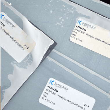 Table en plexiglass materiel 2