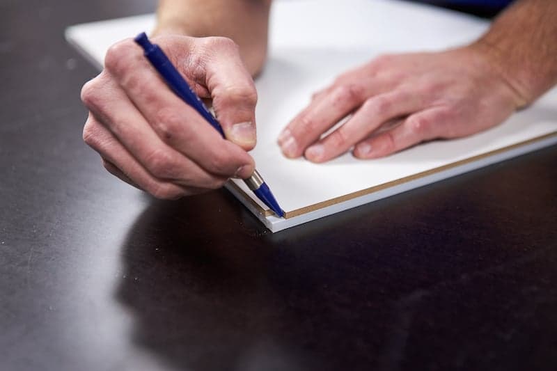 Table lumineuse diy marquer la ligne de coupe