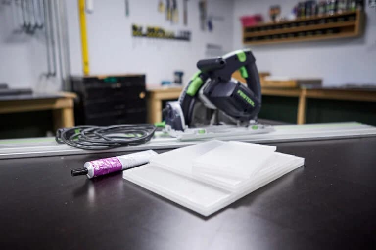 Vogelvoederhuisje-maken-benodigdheden-768x512