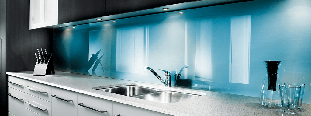 crédence de cuisine en plastique bleu