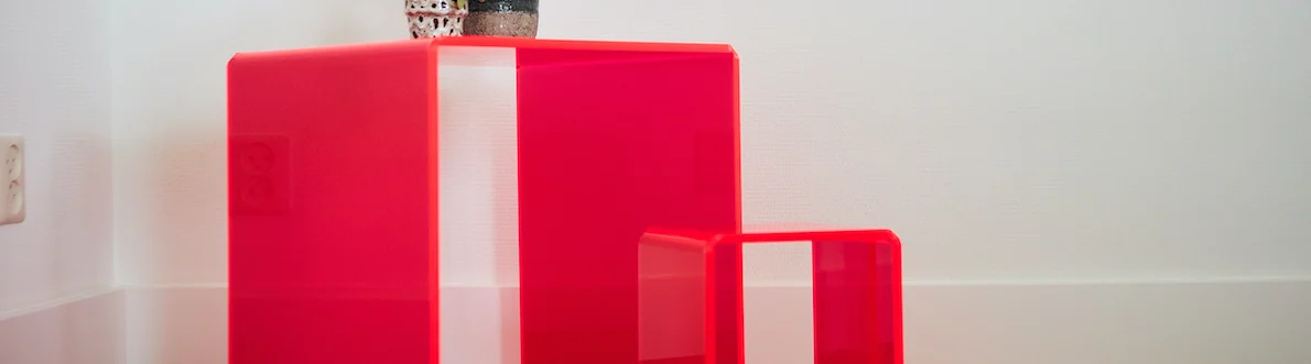 Kunststof-bijzettafeltjes-maken-eindresultaat-in-banner-2 (1)