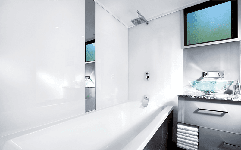 Parois en plexiglass pour la salle de bain