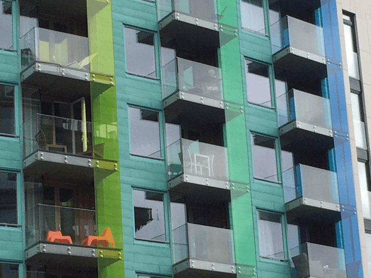 Vitrage acrylique pour balcon