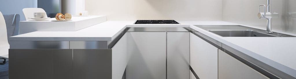 Portes de cuisine avec du plexiglass