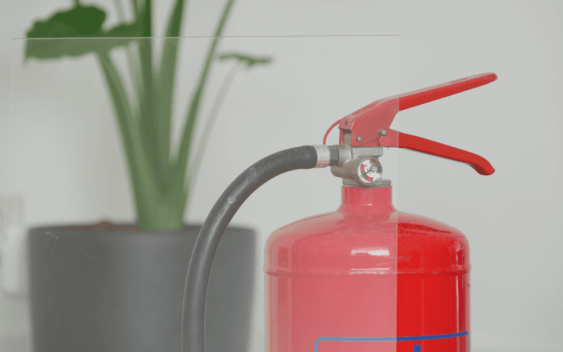Le verre acrylique, est-il inflammable ? Ce qu'il faut savoir
