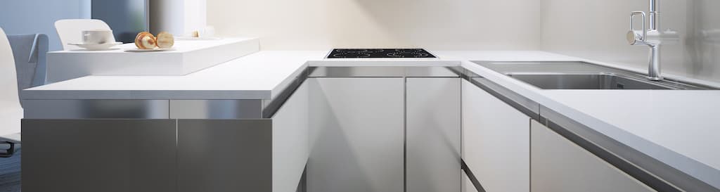 Portes de cuisine avec du plexiglass