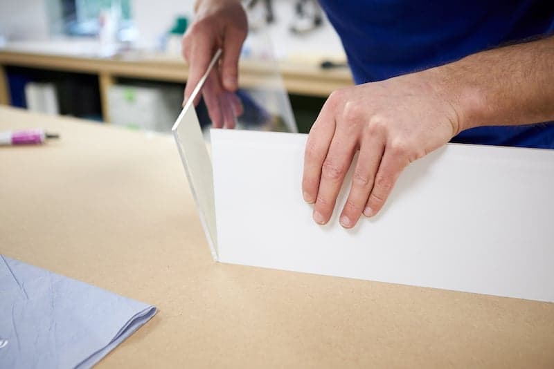 la fabrication d'une mini-serre de bricolage