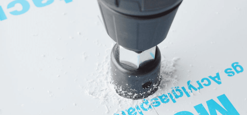 lampe plexiglass percer